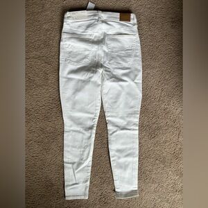 NWT American Eagle White Skinny Jeans